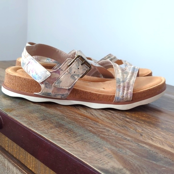🆕🌿CLARKS ULTIMATE COMFORT SANDALS🌿 - Picture 7 of 13